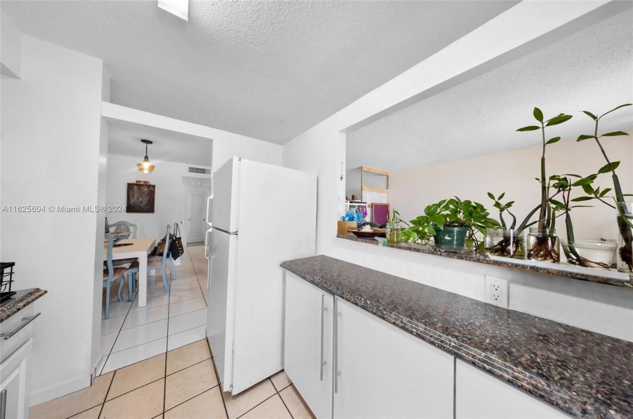 7133 Bay Dr, Unit 503, Miami Beach, FL 33141 Photo