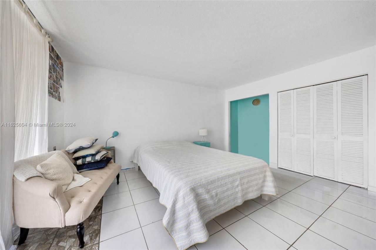 7133 Bay Dr, Unit 503, Miami Beach, FL 33141 Photo
