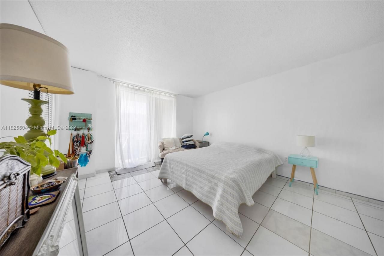 7133 Bay Dr, Unit 503, Miami Beach, FL 33141 Photo