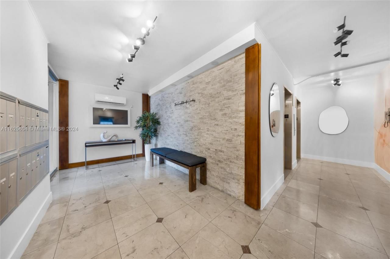 7133 Bay Dr, Unit 503, Miami Beach, FL 33141 Photo