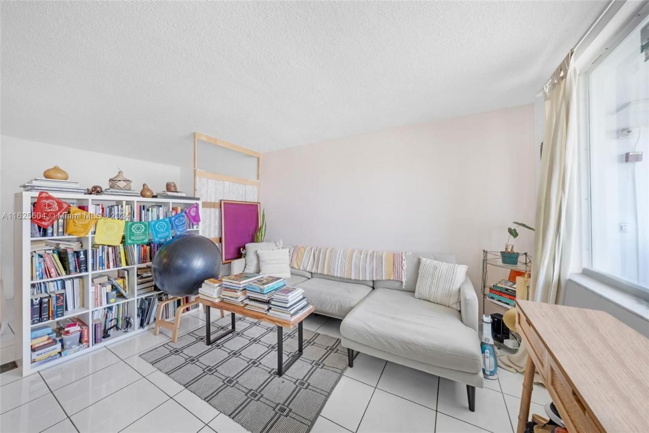 7133 Bay Dr, Unit 503, Miami Beach, FL 33141 Photo