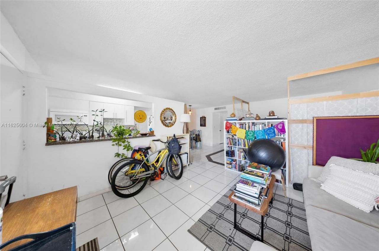 7133 Bay Dr, Unit 503, Miami Beach, FL 33141 Photo
