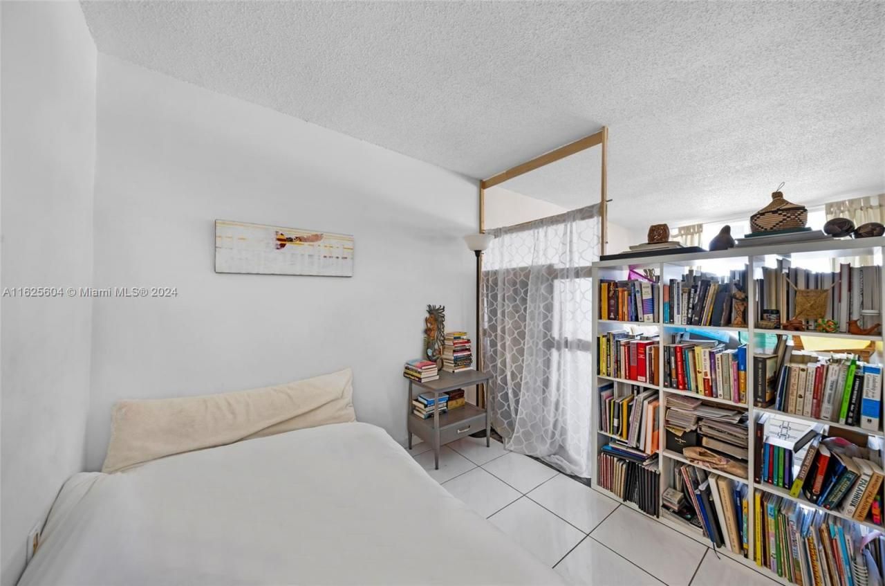7133 Bay Dr, Unit 503, Miami Beach, FL 33141 Photo