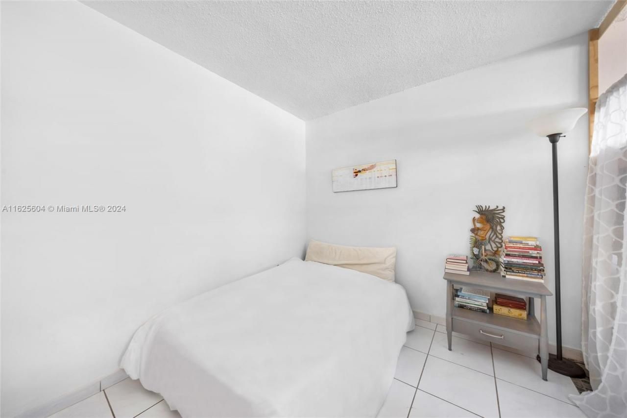 7133 Bay Dr, Unit 503, Miami Beach, FL 33141 Photo