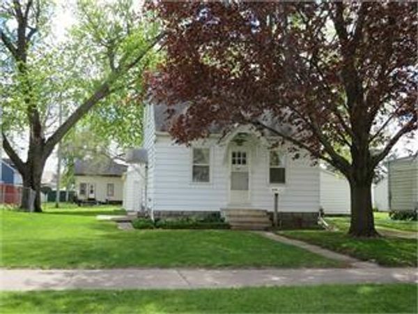 1912 Sycamore, Waterloo, IA 50703