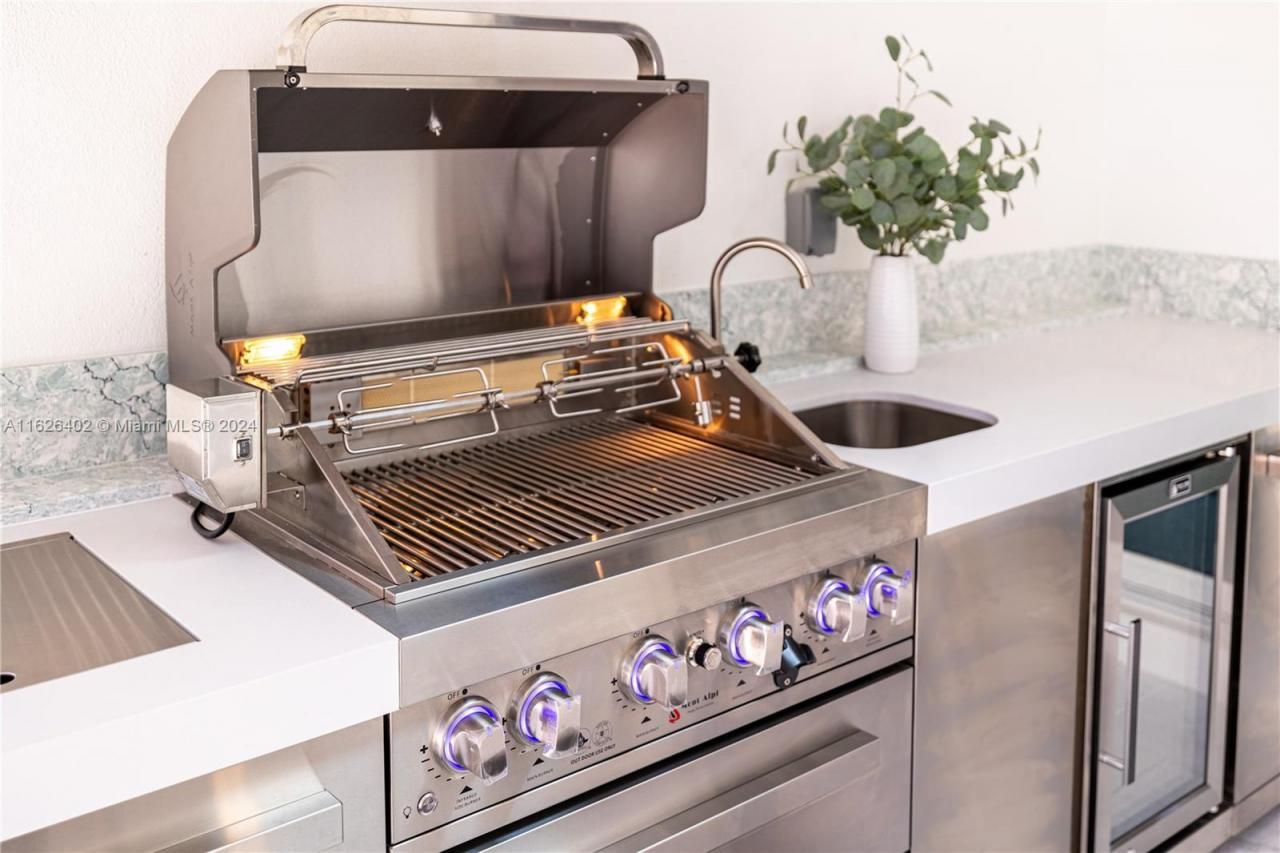 1575 Osprey Ave, Naples, FL 34102 Photo