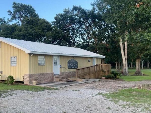 1101 E Pont Des Mouton Road, Lafayette, LA 70507