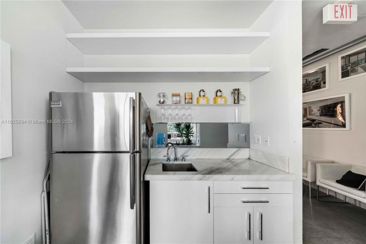 1451 Ocean Dr, Unit CU-204, Miami Beach, FL 33139 Photo