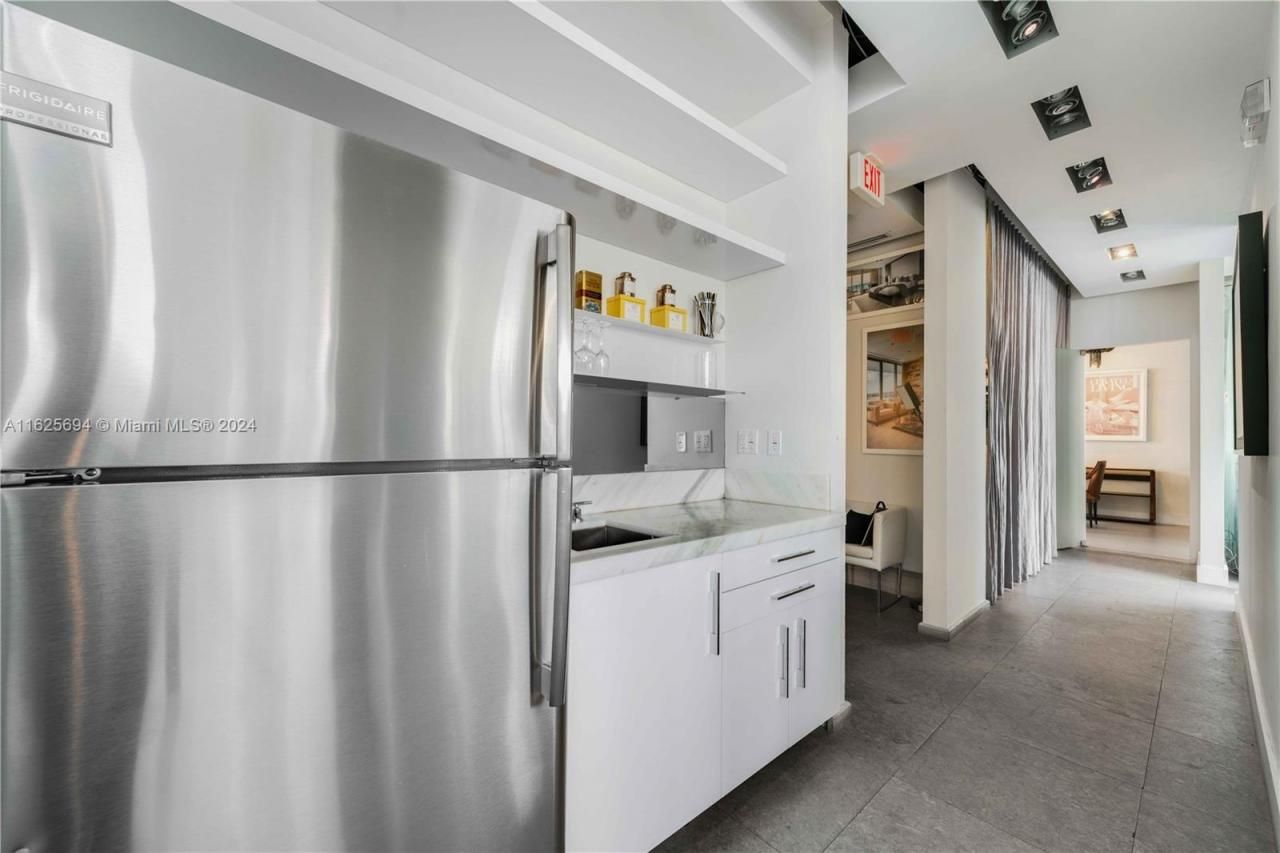 1451 Ocean Dr, Unit CU-204, Miami Beach, FL 33139 Photo