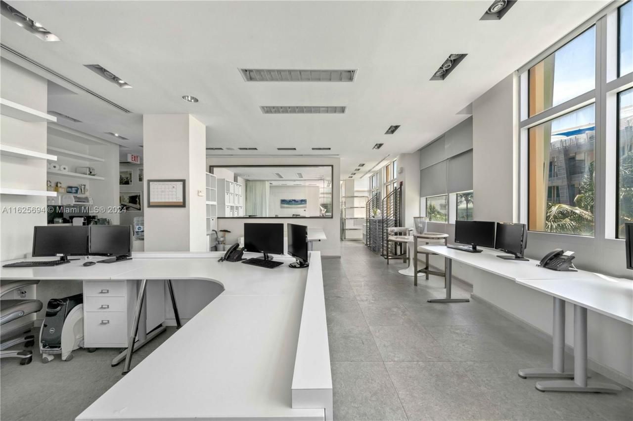 1451 Ocean Dr, Unit CU-204, Miami Beach, FL 33139 Photo