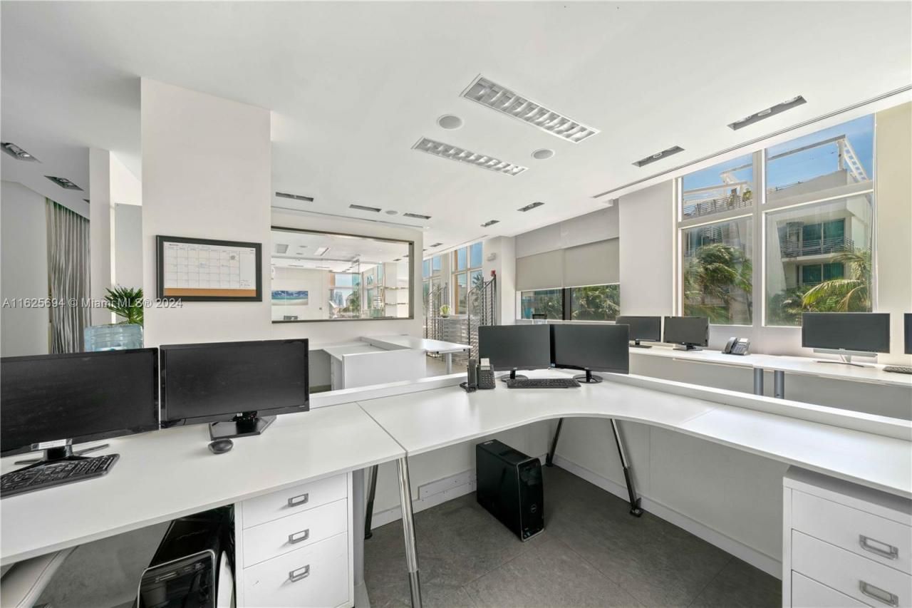 1451 Ocean Dr, Unit CU-204, Miami Beach, FL 33139 Photo