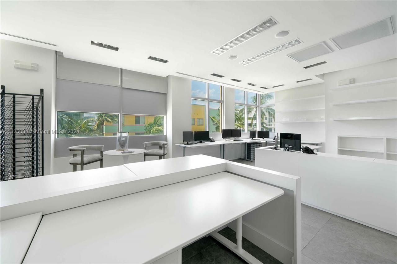 1451 Ocean Dr, Unit CU-204, Miami Beach, FL 33139 Photo