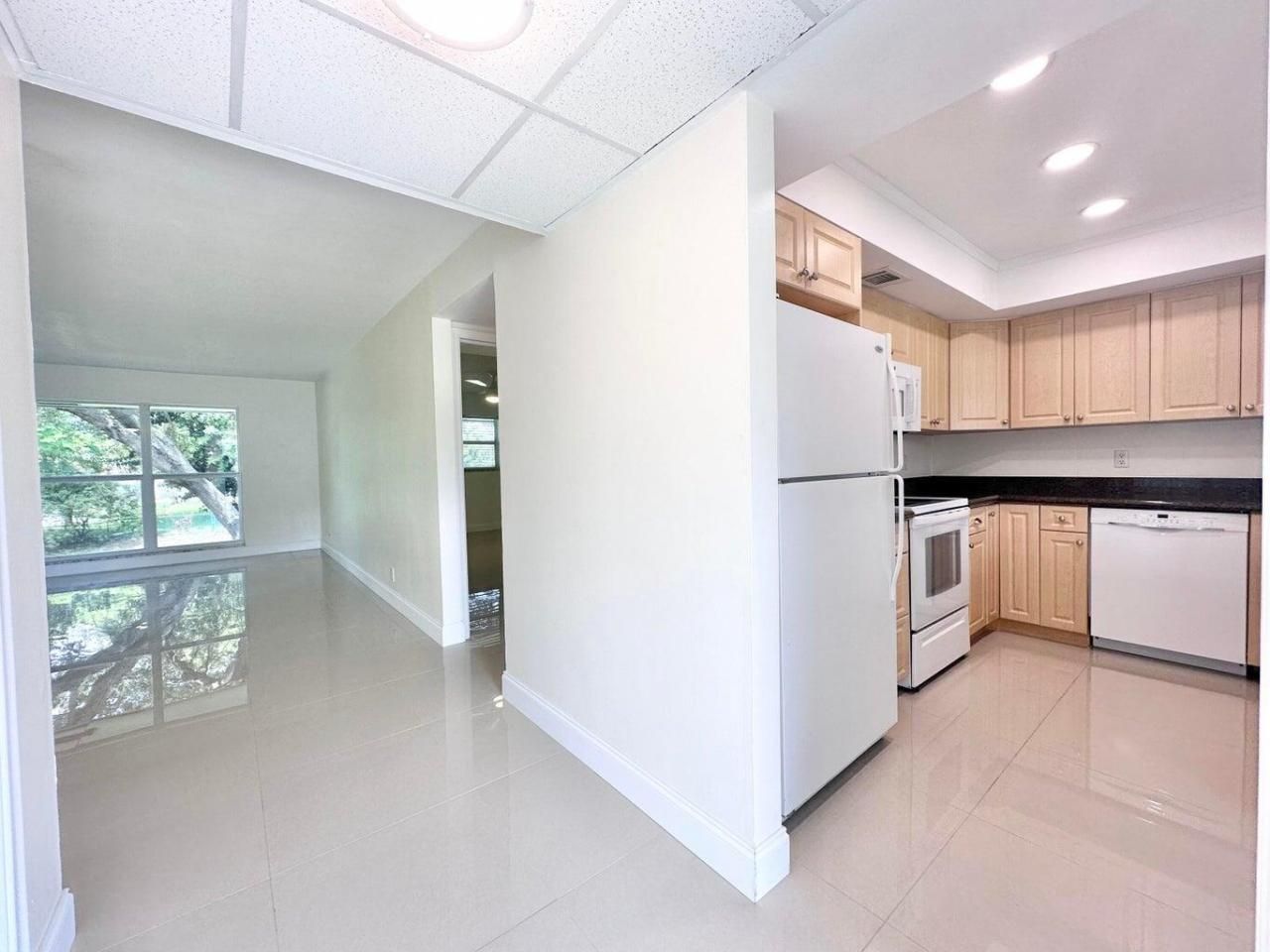 10193 N Military Drive, Unit 203, Palm Beach Gardens, FL 33410 Photo