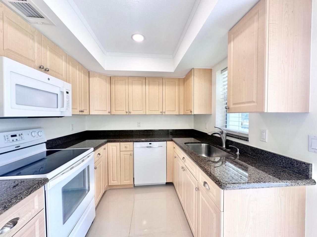 10193 N Military Drive, Unit 203, Palm Beach Gardens, FL 33410 Photo