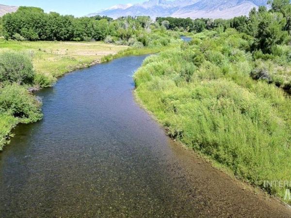 4237 Summit Dr, Mackay, ID 83251