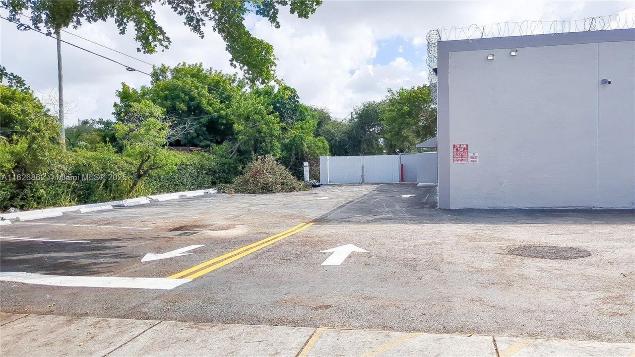 16525 NW 27th Ave, Miami Gardens, FL 33054 Photo