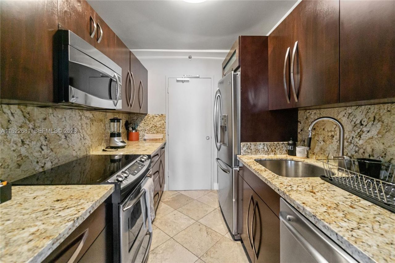 100 Lincoln Rd, Unit 1422, Miami Beach, FL 33139 Photo