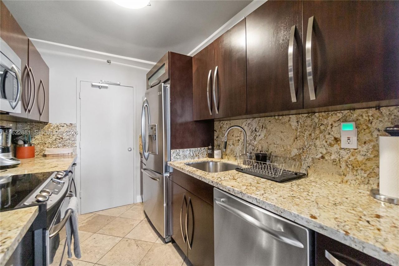 100 Lincoln Rd, Unit 1422, Miami Beach, FL 33139 Photo