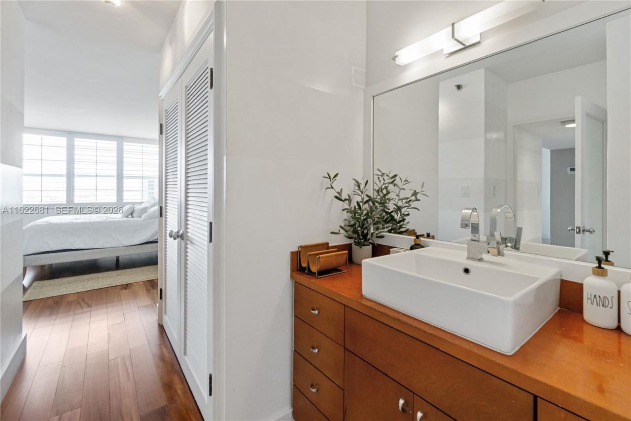 100 Lincoln Rd, Unit 1422, Miami Beach, FL 33139 Photo
