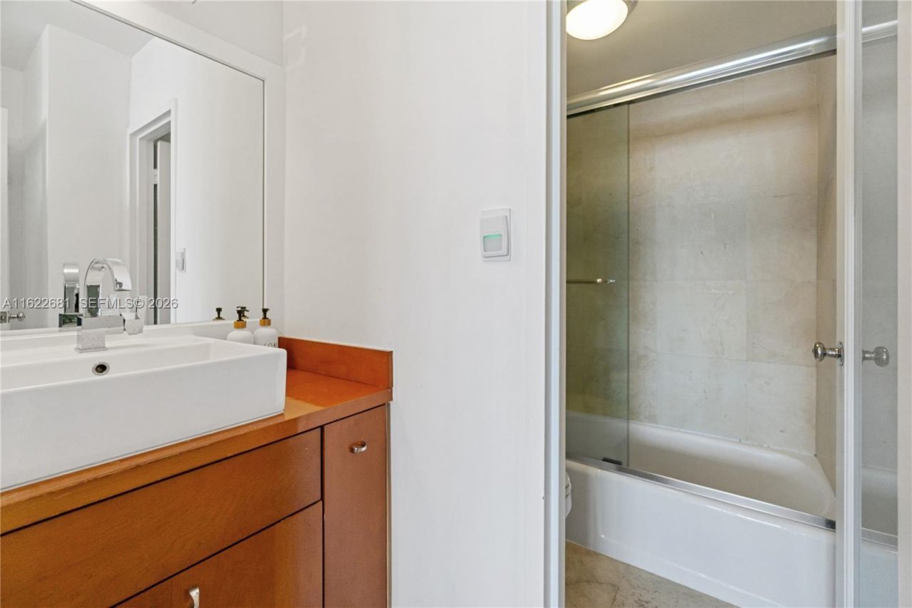 100 Lincoln Rd, Unit 1422, Miami Beach, FL 33139 Photo