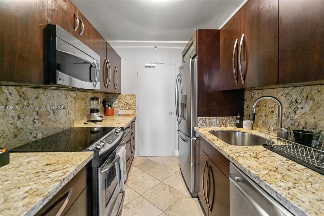 100 Lincoln Rd, Unit 1422, Miami Beach, FL 33139 Photo