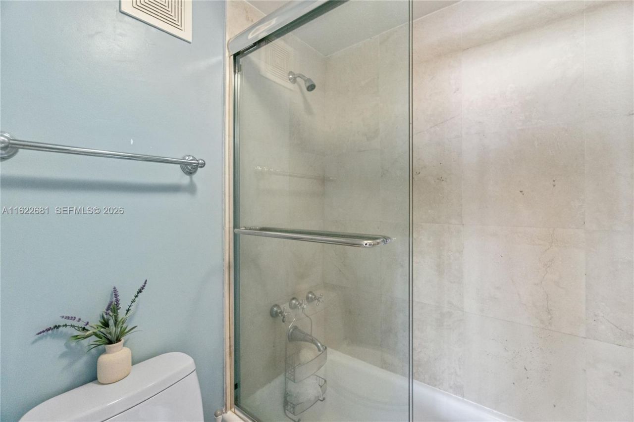 100 Lincoln Rd, Unit 1422, Miami Beach, FL 33139 Photo