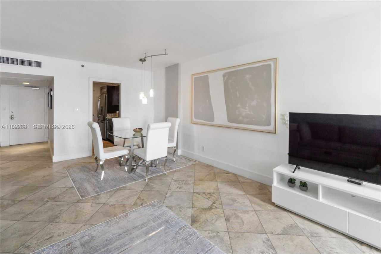 100 Lincoln Rd, Unit 1422, Miami Beach, FL 33139 Photo
