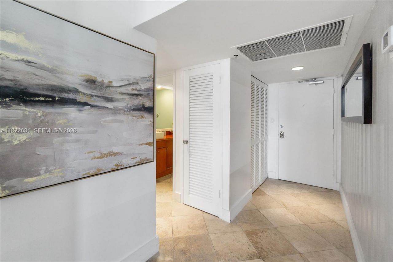 100 Lincoln Rd, Unit 1422, Miami Beach, FL 33139 Photo