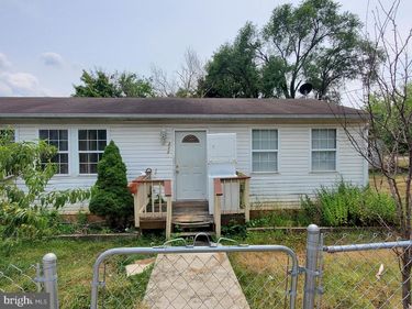 211 LAUREL STREET, FRONT ROYAL, VA 22630