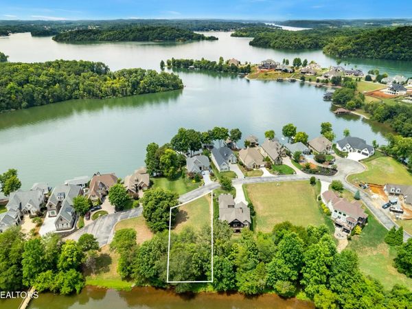 1671 Rarity Bay Pkwy, Vonore, TN 37885