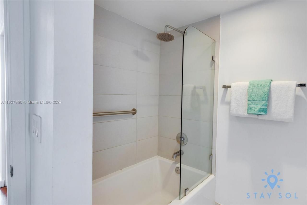 2602 E Hallandale Beach Blvd, Unit R2009, Hallandale Beach, FL 33009 Photo
