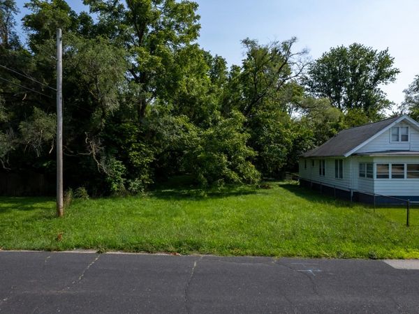 512 E Paris Avenue, Peoria, IL 61603