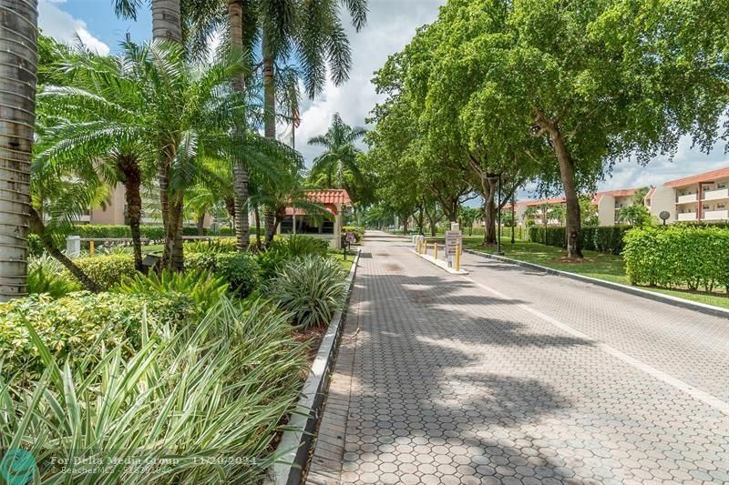 671 S Hollybrook Drive, Unit 306, Pembroke Pines, FL 33025 Photo