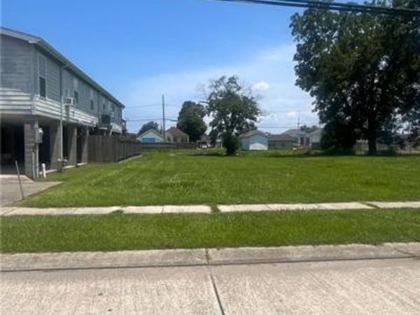 1603 CENTER Street, Arabi, LA 70032
