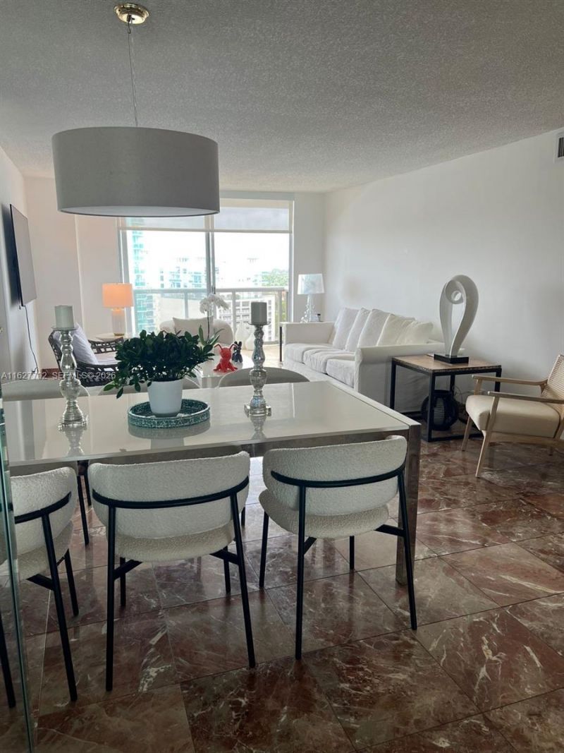 6039 Collins Ave, Unit 1728, Miami Beach, FL 33140 Photo
