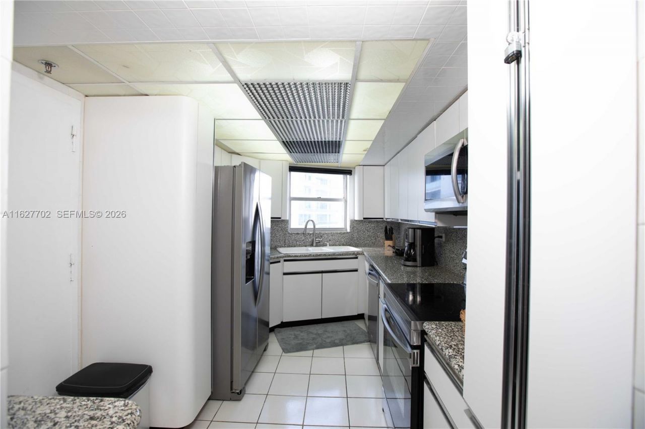 6039 Collins Ave, Unit 1728, Miami Beach, FL 33140 Photo