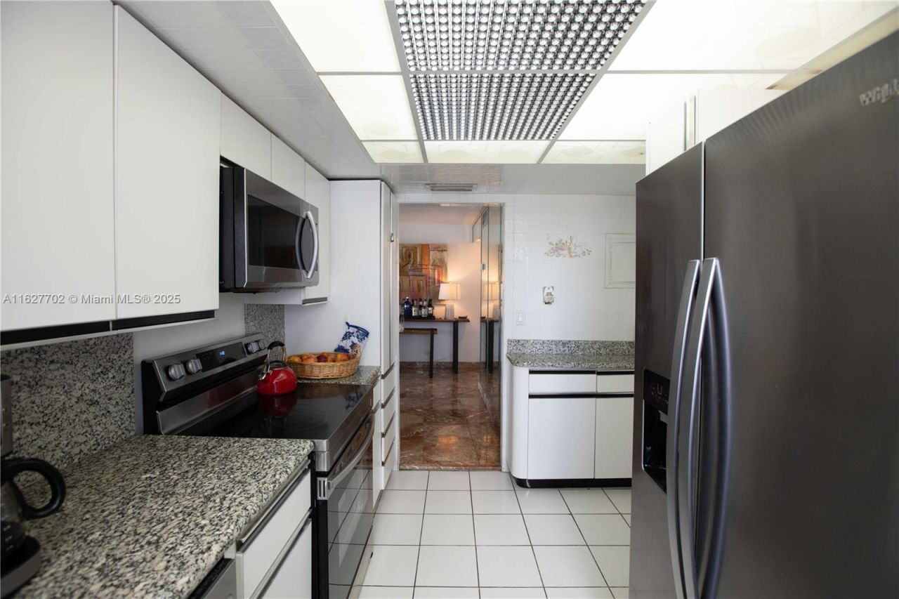 6039 Collins Ave, Unit 1728, Miami Beach, FL 33140 Photo