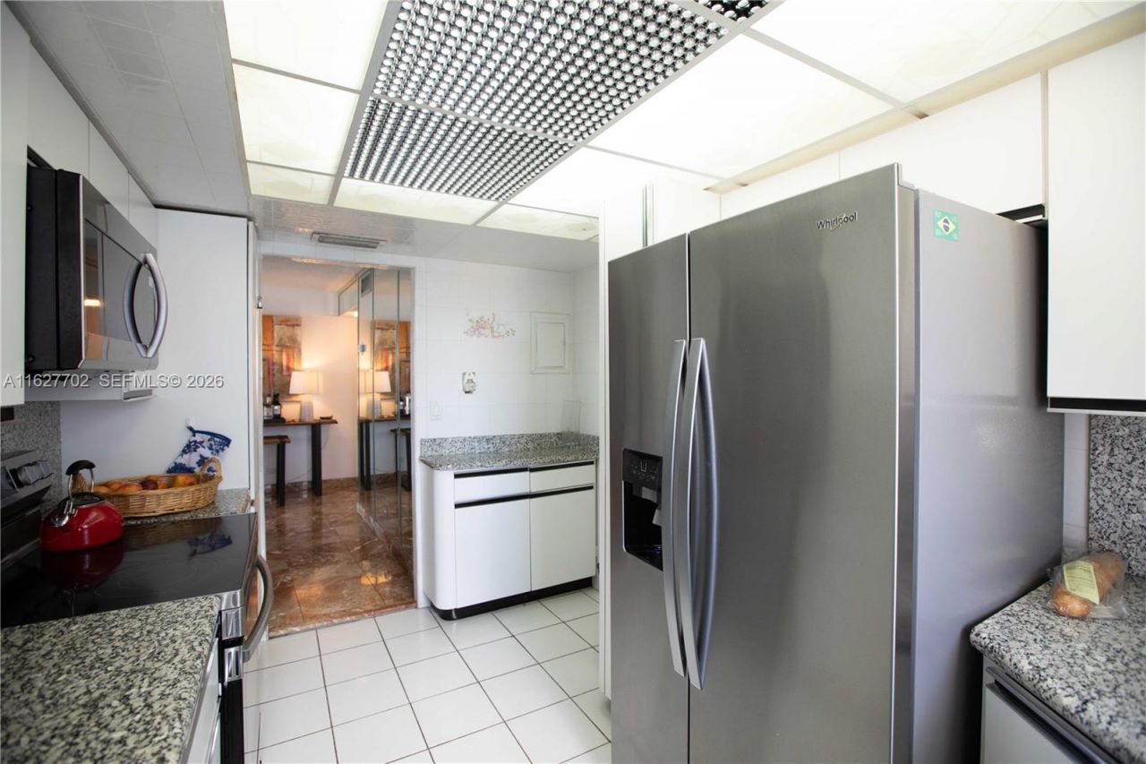 6039 Collins Ave, Unit 1728, Miami Beach, FL 33140 Photo