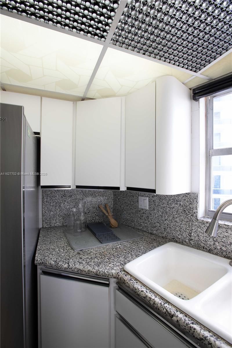 6039 Collins Ave, Unit 1728, Miami Beach, FL 33140 Photo
