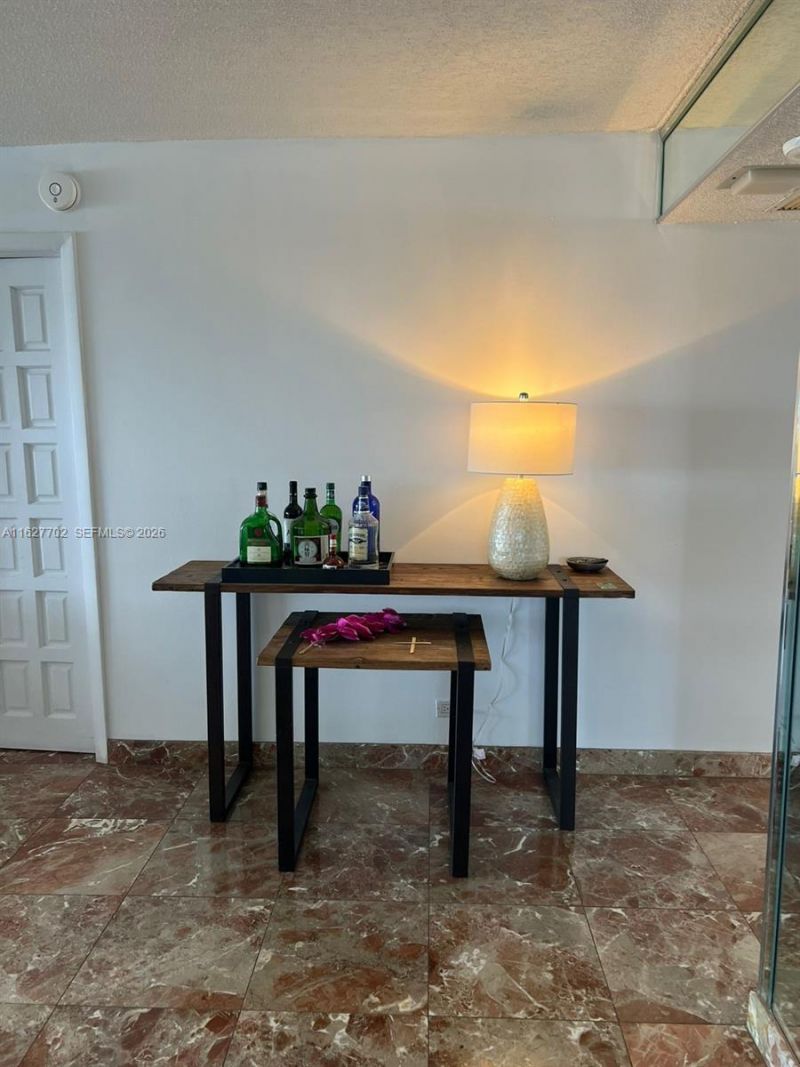 6039 Collins Ave, Unit 1728, Miami Beach, FL 33140 Photo