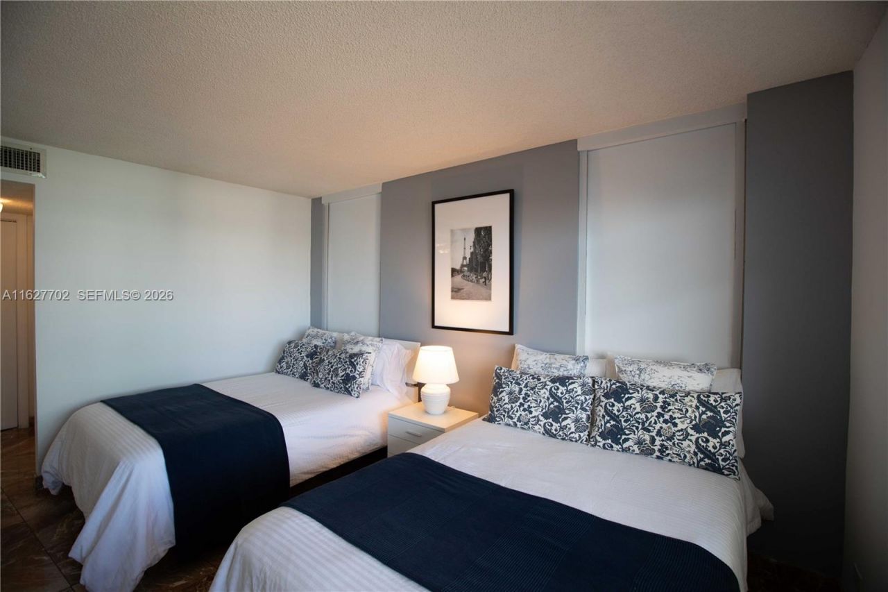 6039 Collins Ave, Unit 1728, Miami Beach, FL 33140 Photo