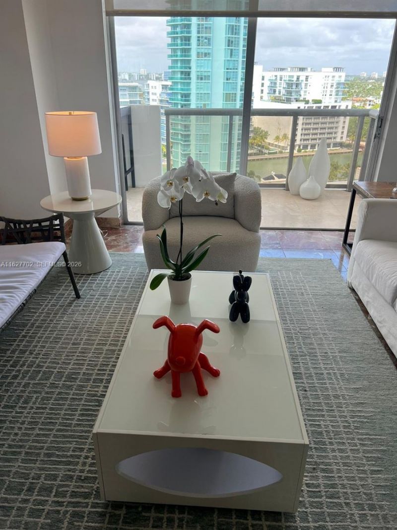 6039 Collins Ave, Unit 1728, Miami Beach, FL 33140 Photo