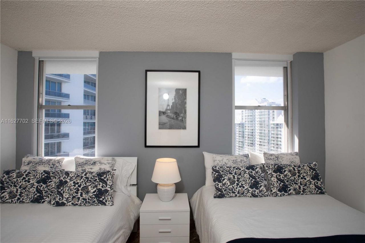 6039 Collins Ave, Unit 1728, Miami Beach, FL 33140 Photo