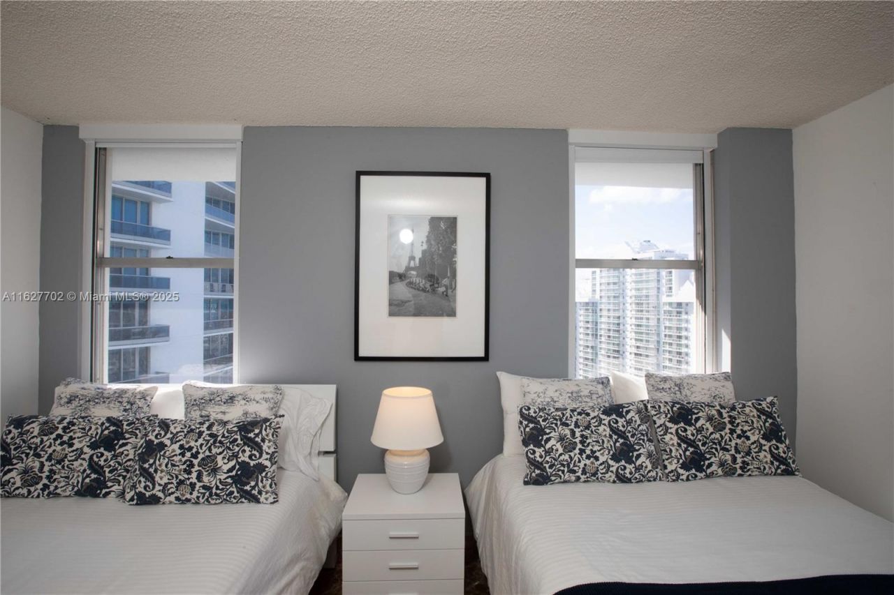 6039 Collins Ave, Unit 1728, Miami Beach, FL 33140 Photo