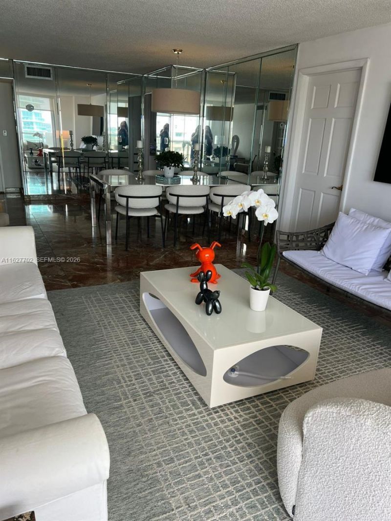 6039 Collins Ave, Unit 1728, Miami Beach, FL 33140 Photo