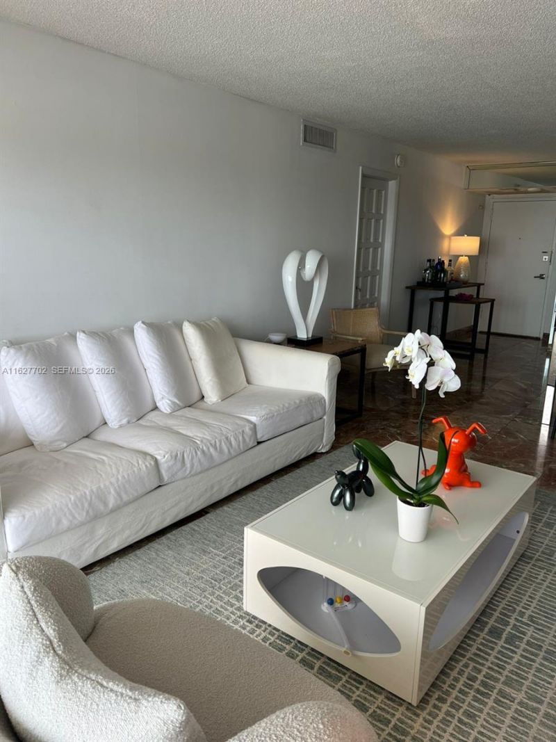 6039 Collins Ave, Unit 1728, Miami Beach, FL 33140 Photo