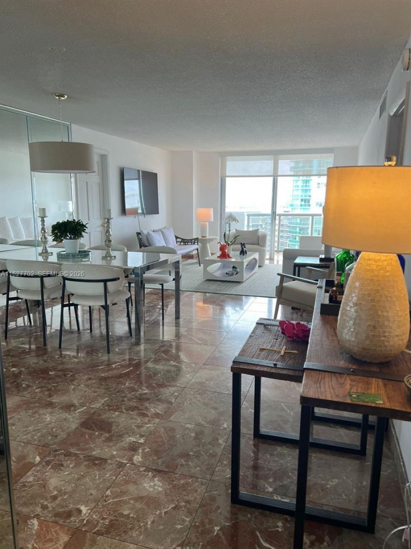 6039 Collins Ave, Unit 1728, Miami Beach, FL 33140 Photo