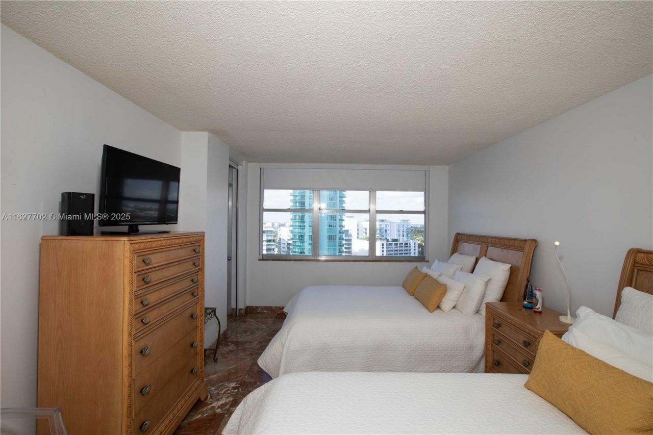 6039 Collins Ave, Unit 1728, Miami Beach, FL 33140 Photo