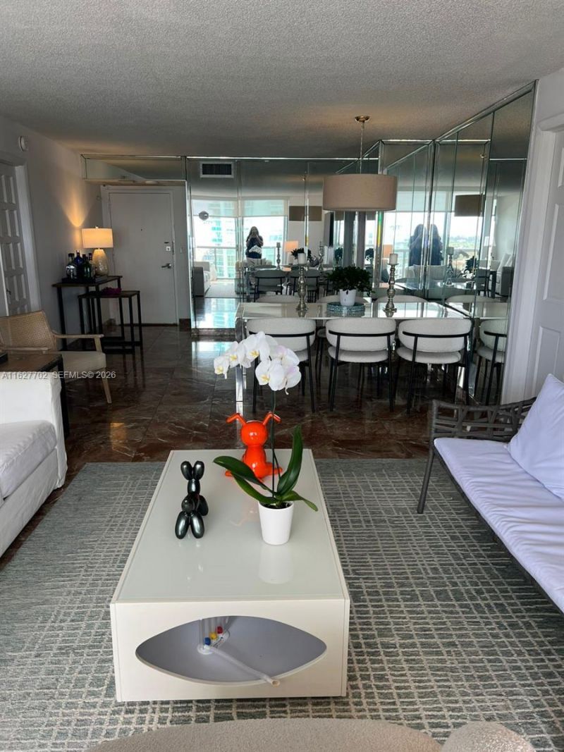 6039 Collins Ave, Unit 1728, Miami Beach, FL 33140 Photo