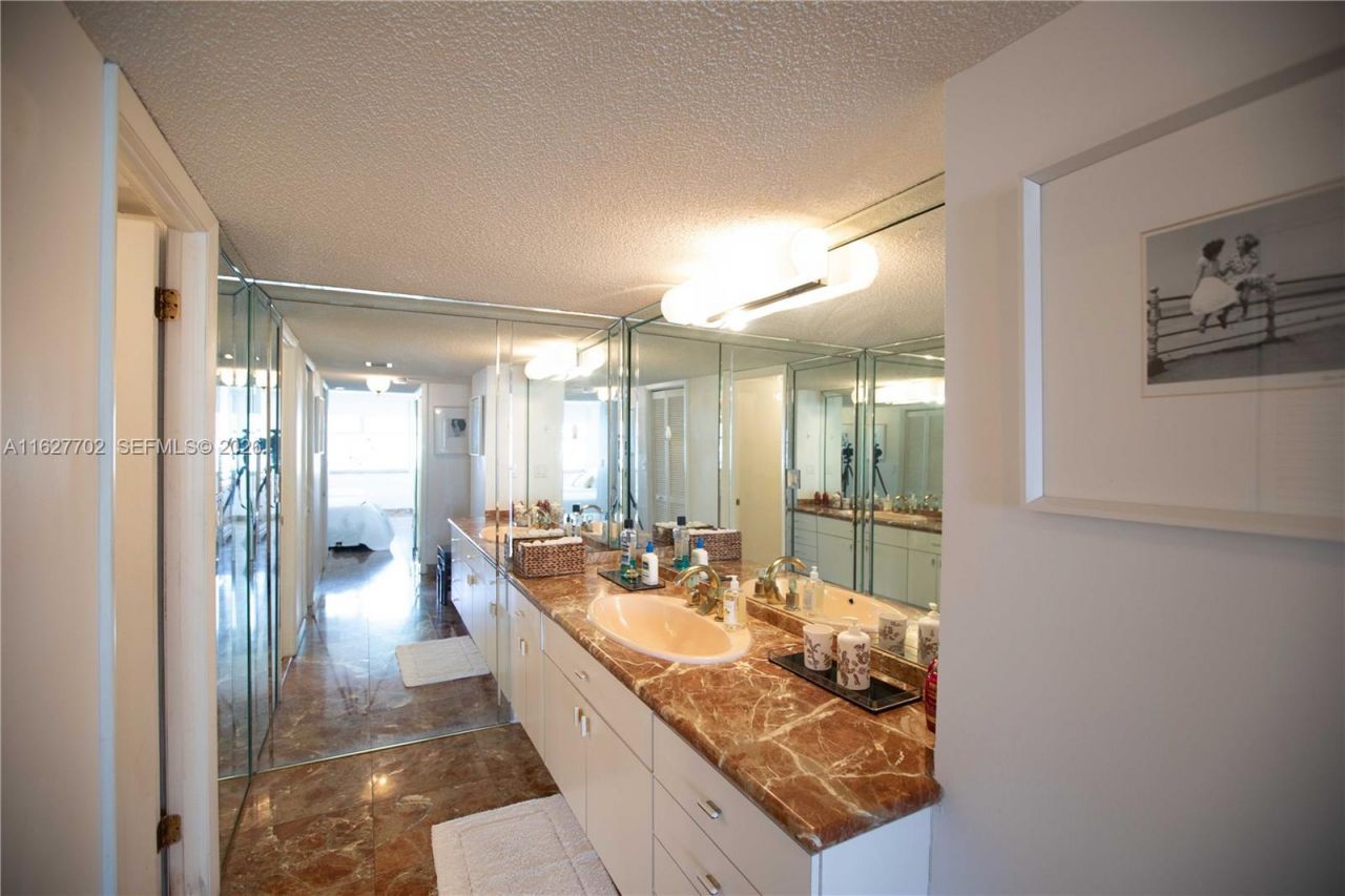6039 Collins Ave, Unit 1728, Miami Beach, FL 33140 Photo